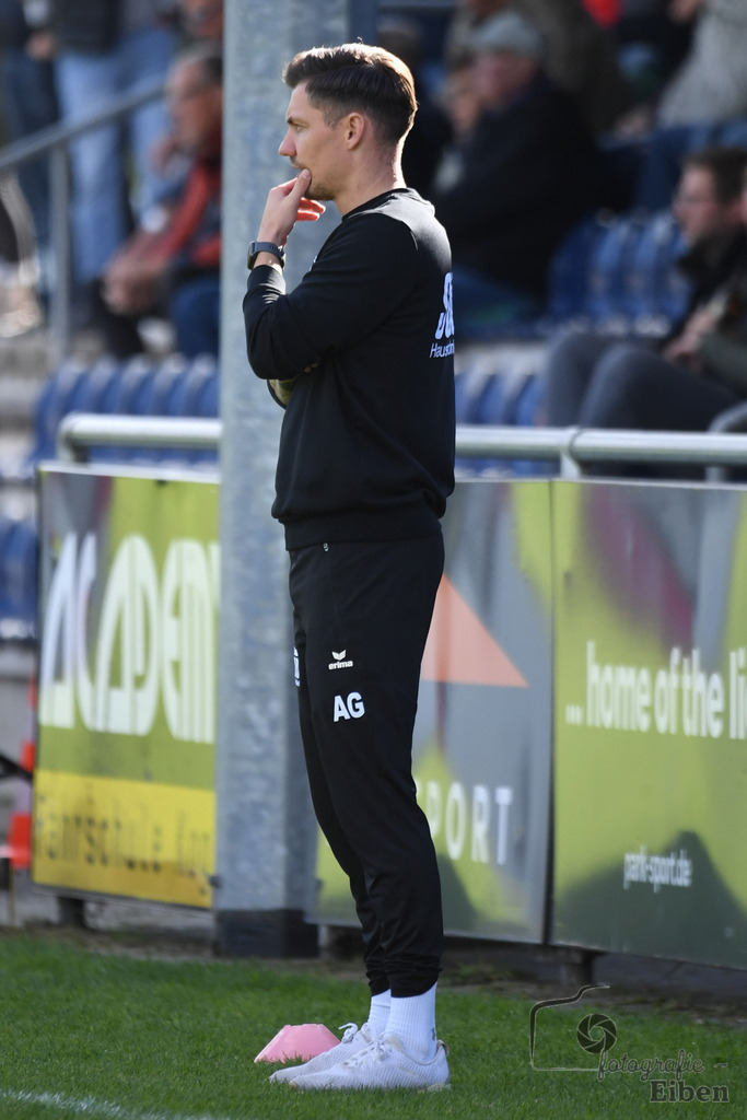 FC Rastede-GVO Oldenburg | Herren Bezirksliga 2; FC Rastede (blau)-GVO Oldenburg (rot) am 29.09.2024; in Rastede (Sportanlage Köttersweg), Photo: Philip Eiben 2024 - Realisiert mit Pictrs.com