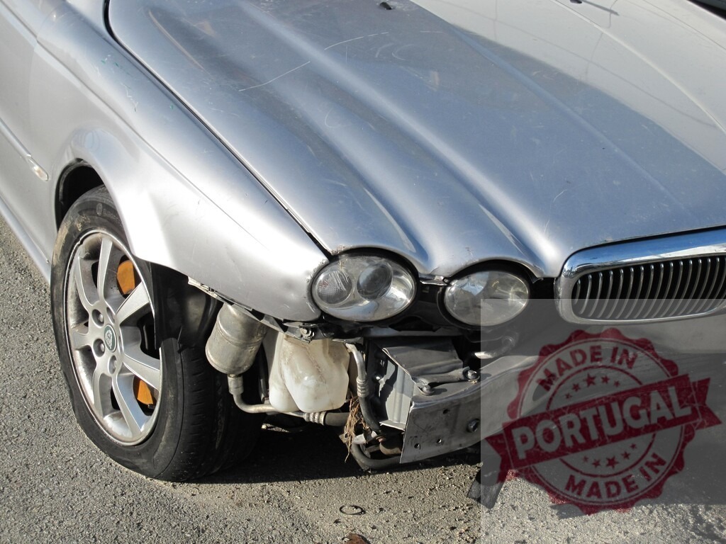 Silver Jaguar car involved in front end crash accident | Silver Jaguar car sustaining significant damage to its front after a serious collision - Realized with Pictrs.com