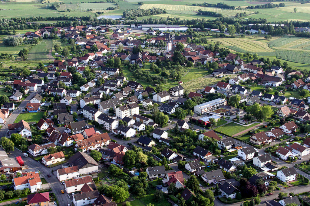Luftbild: Dorfansicht im Ortsteil Sand in Willstätt im Bundesland Baden-Württemberg in Deutschland. Foto: IMG_18896.jpg vom 03.06.2009 durch Werner Riehm/FLY-FOTO.de