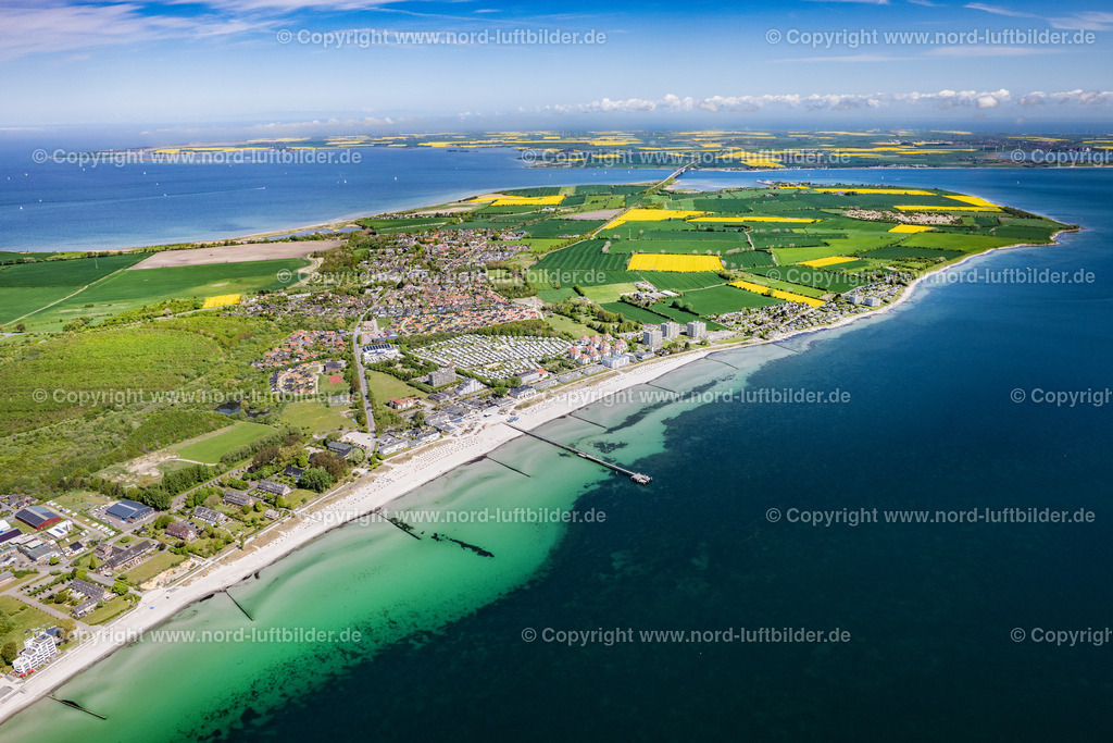 Grossenbrode_ELS_4534150522 | GROßENBRODE 15.05.2022 Ortsansicht an der Meeres-Küste der Ostsee in Großenbrode im Bundesland Schleswig-Holstein. // Townscape on the seacoast of Baltic Sea in Grossenbrode in the state Schleswig-Holstein. Foto: Martin Elsen
