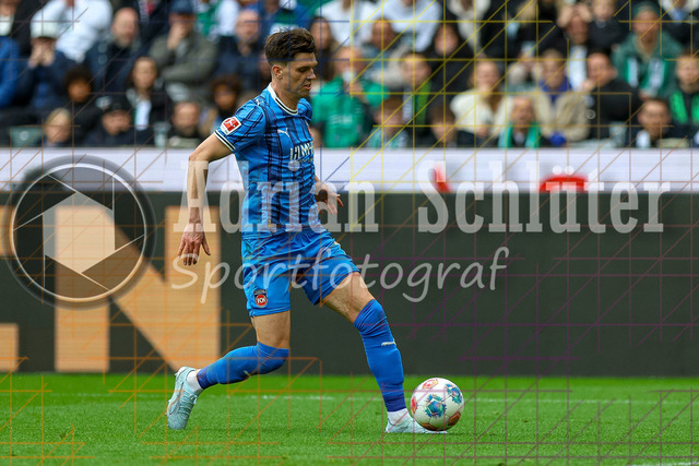 04.04.2026, GER, Fussball, Herren, 1. BL, Saison 2025/2026, Borussia Mönchengladbach - 1. FC Heidenheim | Mathias Honsak (Heidenheim) in Aktion am Ball, Einzelaktion 