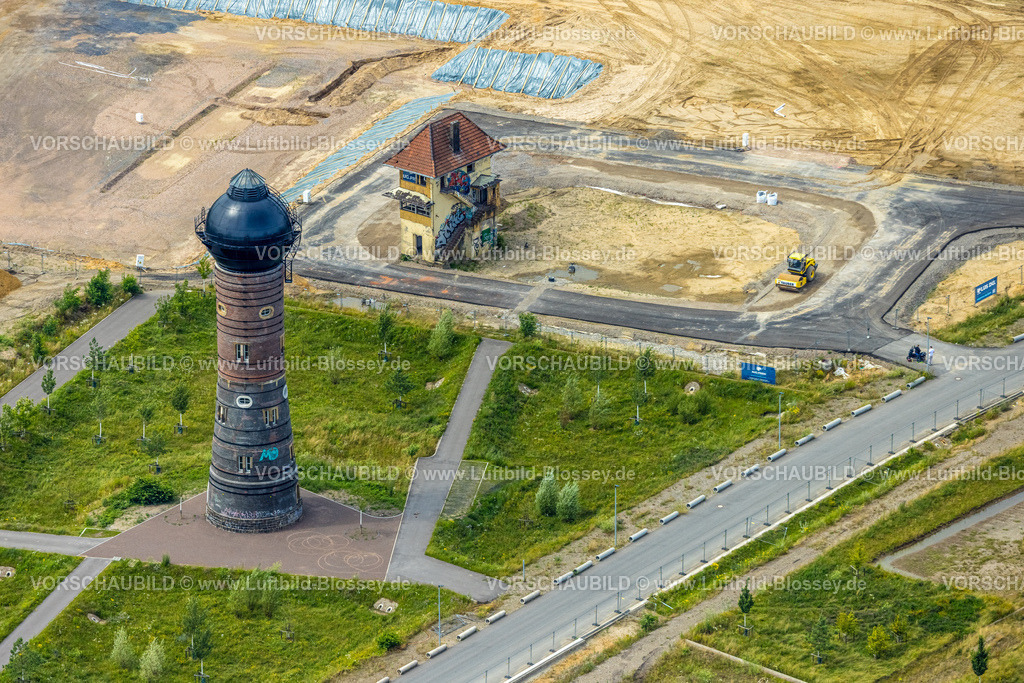 Duisburg240703628-Sued | Luftbild, Duisburg-Süd, geplantes Duisburger Wohnquartier am ehemaligen Rangierbahnhof Wedau, Wasserturm und altes Wärterhaus am Jim-Knopf-Platz, Wedau, Duisburg, Ruhrgebiet, Nordrhein-Westfalen, Deutschland