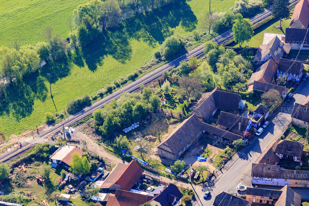 Vue aérienne: Chambres d'hôtes La Forge Bleue à Uttenhoffen dans le département Bas Rhin, France – .Photo: IMG_099416.jpg prise le 30/04/2017 par Werner Riehm/FLY-FOTO.eu – Résolution de l'original: 5203 x 3469 px – Gite Authentique en Alsace - La Forge Bleue - Uttenhoffen