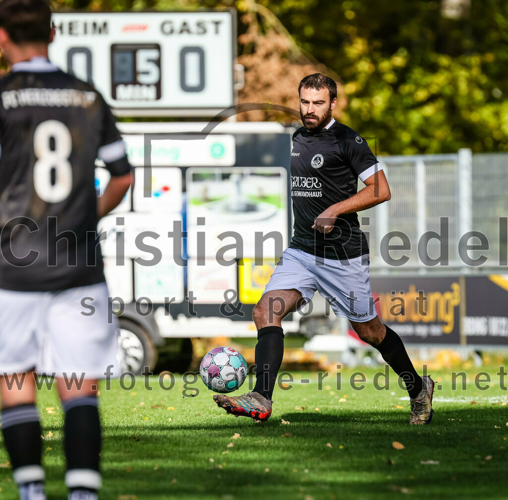 2023-11-05_013_FC_Herzogstadt_gegen_TuS_Oberding | Erding, Deutschland, 05.11.2023:
Fußball, Kreisklasse 2023 / 2024, 14. Spieltag, FC Herzogstadt gegen TuS Oberding, Endergebnis: 4:5

Christoph Greckl (FC Herzogstadt, #5)

Foto: Christian Riedel / fotografie-riedel.net