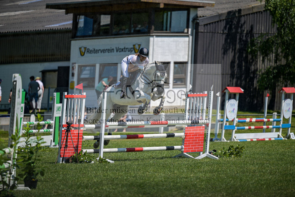 Reitturnier Voxtrup | Entdecke hochwertige Reitturnierfotos von Foto Oger. Professionell, emotional und authentisch – jetzt Lieblingsmomente im Shop bestellen.Deutschlandweite Turnierfotografie. - Realisiert mit Pictrs.com