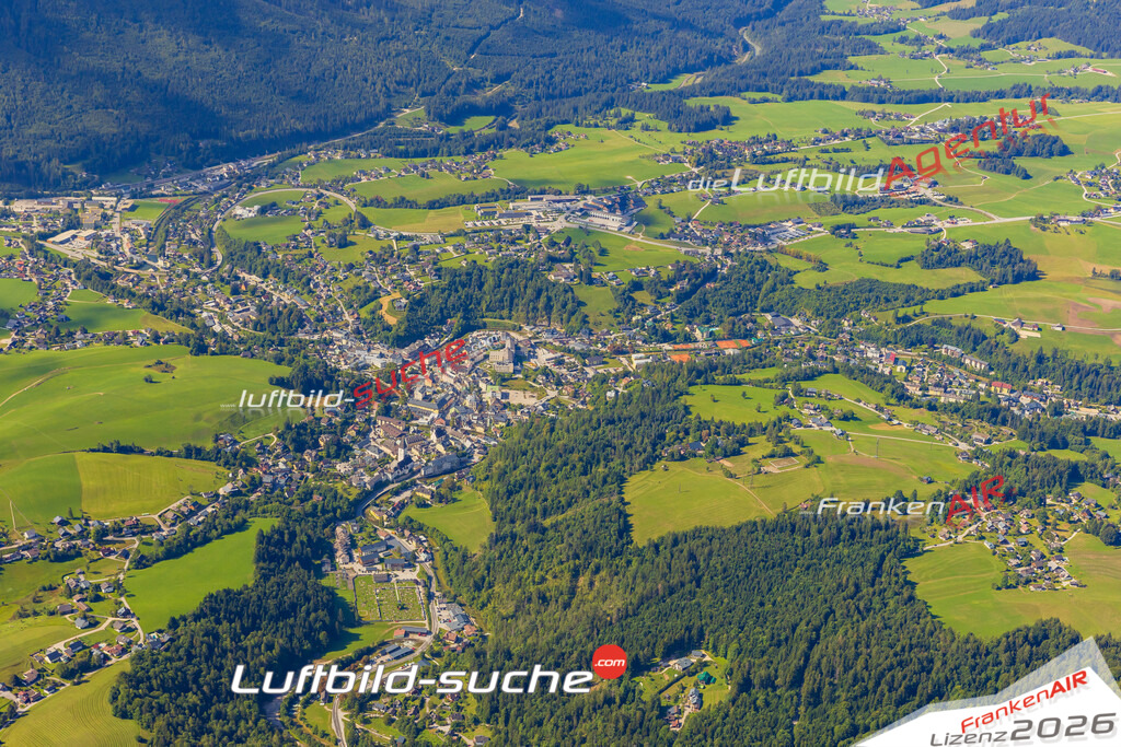 Luftaufnahme von Bad Aussee Vs Google Maps- Die Luftaufnahme wurde 2025 vom UL-Flugzeug heraus erstellt ( keine Drohne ) - Hochauflösende Luftaufnahme - für professionelle Ausdrucke geeignet. Die Geschenkidee !Mit Lizenz und Bildrechte bestellbar
