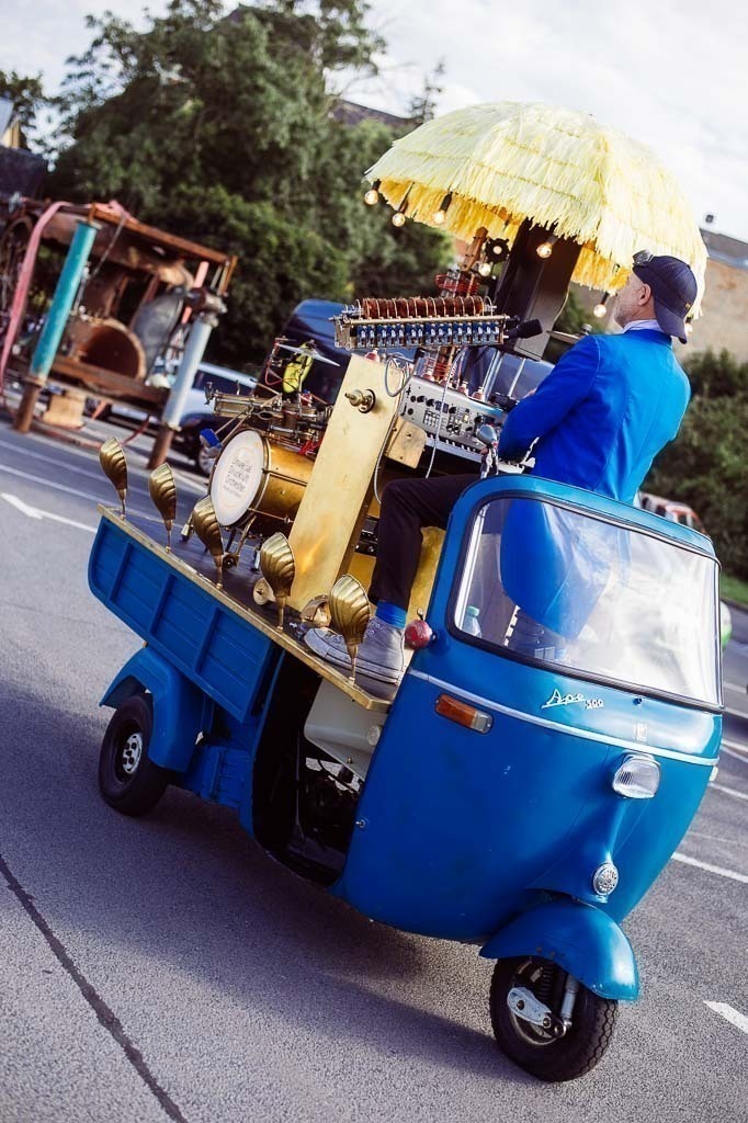 Universal Druckluft Orchester | Das Universal Druckluft Orchester mit Peter Till am Forte Belvedere Leisnig zum Festival Hallo Leisnig 2022. - Realisiert mit Pictrs.com