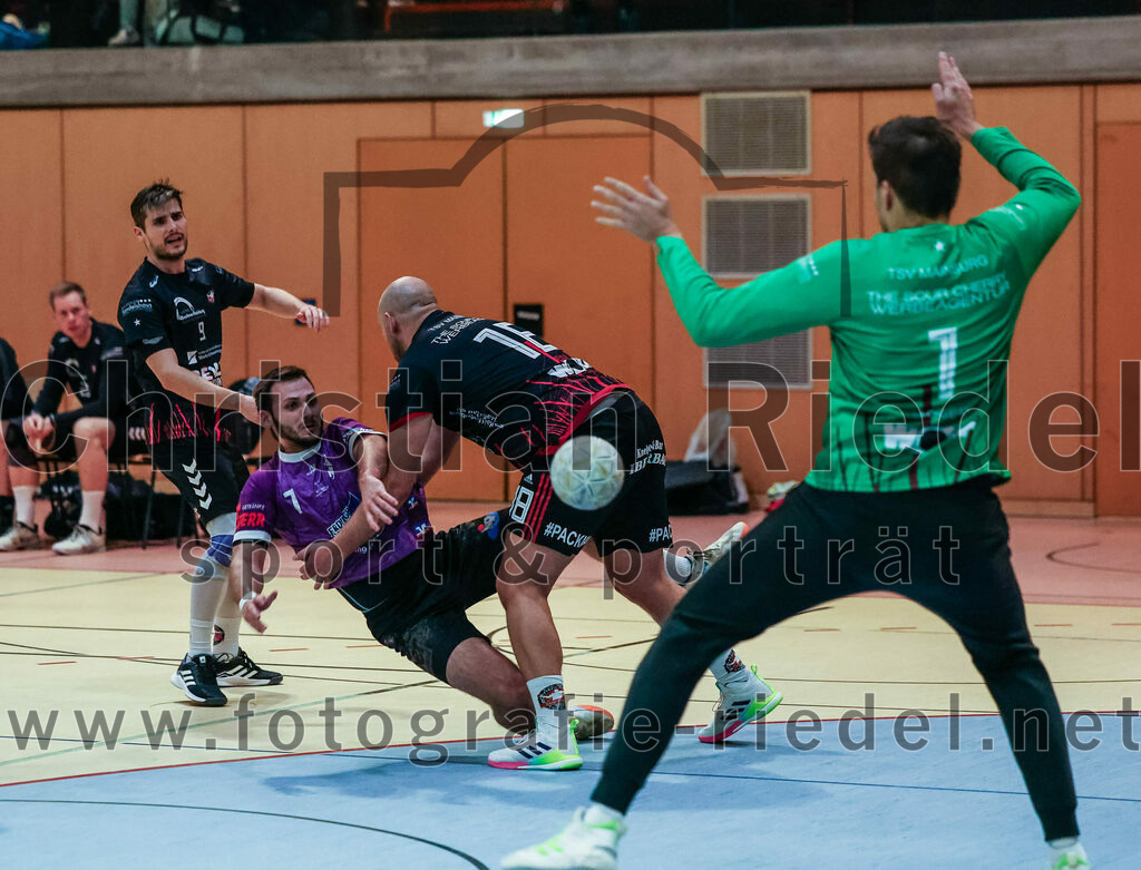2023-11-26_022_SpVgg_Altenerding_gegen_TSV_1861_Mainburg | Erding, Deutschland, 26.11.2023:
Handball, Bezirksoberliga Männer 2023 / 2024, 9. Spieltag, SpVgg Altenerding gegen TSV 1861 Mainburg, Endergebnis: 34:20

Johannes Ettenhuber (TSV 1861 Mainburg, #9), Simon Rüdiger (SpVgg Altenerding, #7), Maximilian Heim (TSV 1861 Mainburg, #18), Hannes Möser (TSV 1861 Mainburg, #1)

Foto: Christian Riedel / fotografie-riedel.net