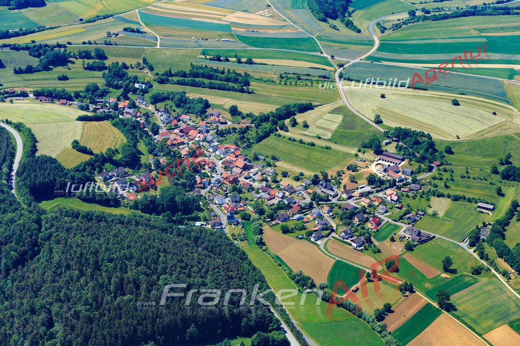 Luftbild von Klosterlangheim Lichtenfels - Luftaufnahme wurde 2015 von https://frankenair.de mittels Flugzeug (keine Drohne) erstellt - die Geschenkidee