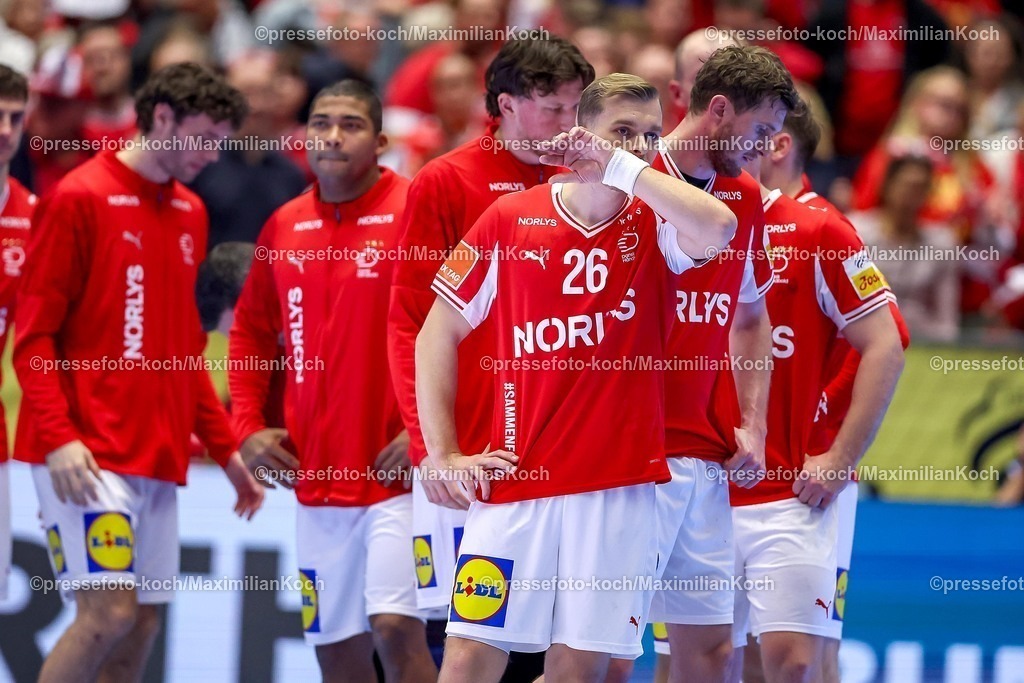 EHF20012602137 | 20.01.2026, Handball, Men's EHF EURO 2026, Dänemark - Portugal, Jyske Bank Boxen in Herning, Dänemark, Preliminary Round: Enttäuschte Gesichter bei den Dänen nach der Niederlage gegen Portugal  Johan a Plogv Hansen (Denmark #26) 