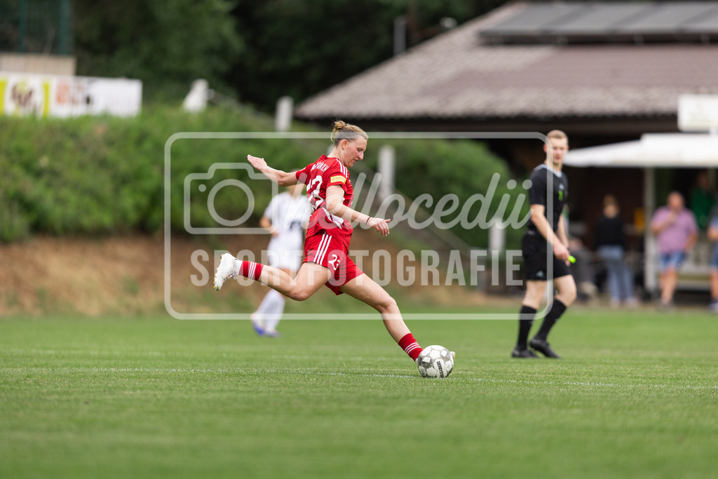 Fußball I Frauen I Testspiel I SpVg Aurich - DJK Arminia Ibbenbüren I 15425 | realhellocedii - Realisiert mit Pictrs.com
