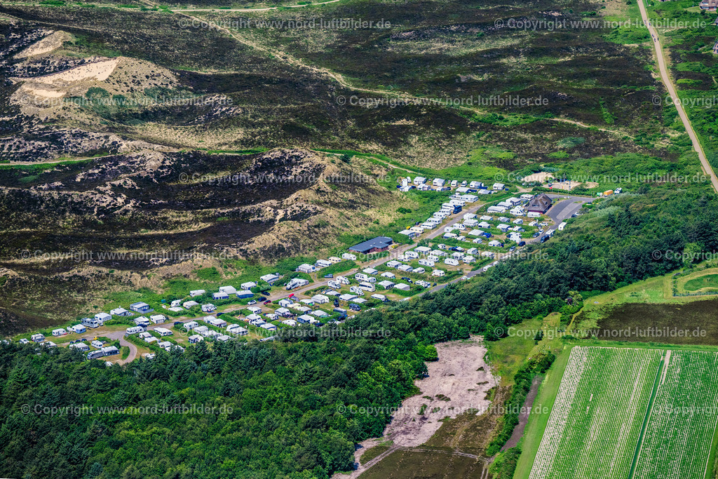 Sylt_Kampen_Campingplatz_ELS_5096130625 | KAMPEN (SYLT) 13.06.2025 Wohnwagen und Zelte- Campingplatz - und Zeltplatz in Kampen (Sylt) auf der Insel Sylt im Bundesland Schleswig-Holstein, Deutschland. Weiterführende Informationen bei: Campingplatz Kampen. // Camping with caravans and tents in Kampen (Sylt) at the island Sylt in the state Schleswig-Holstein, Germany. Further information at: Campingplatz Kampen. Foto: Martin Elsen