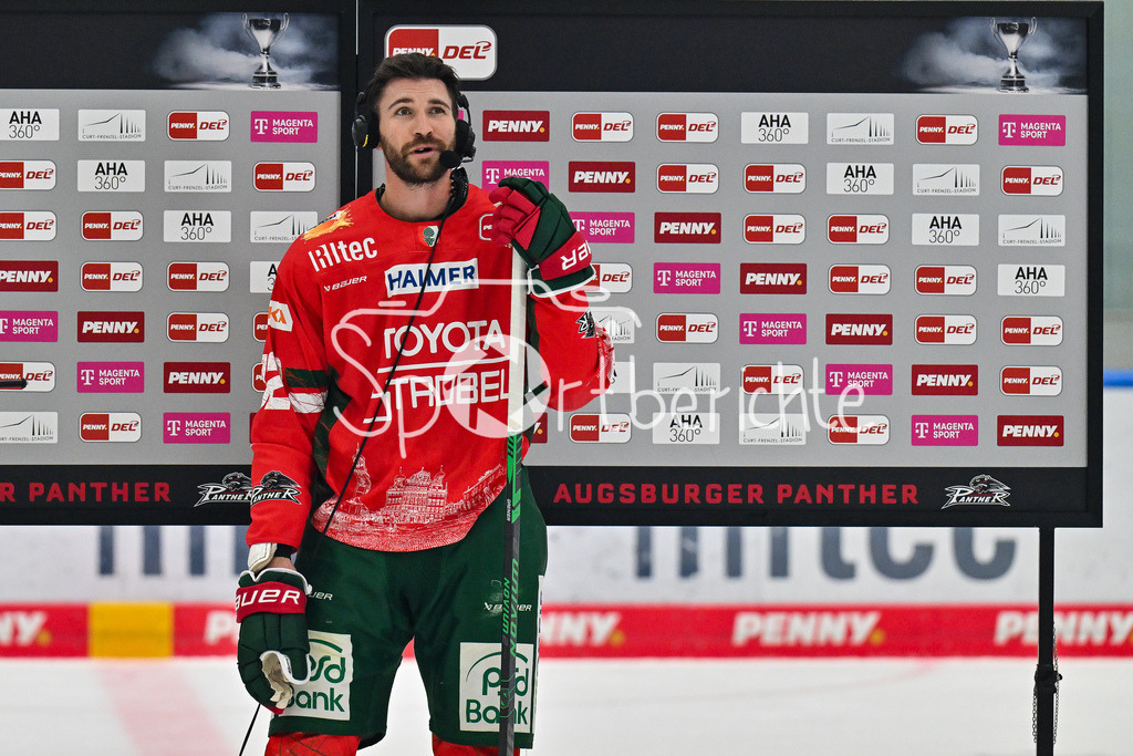 Augsburger Panther - Kölner Haie | in der Drittelpause beim Interview mit MagentaSport / Alexandre GRENIER (Augsburger Panther 82) / Einzelfoto / Freisteller / DEL: Augsburger Panther - Kölner Haie; Curt Frenzel Stadion am 26.09.2025