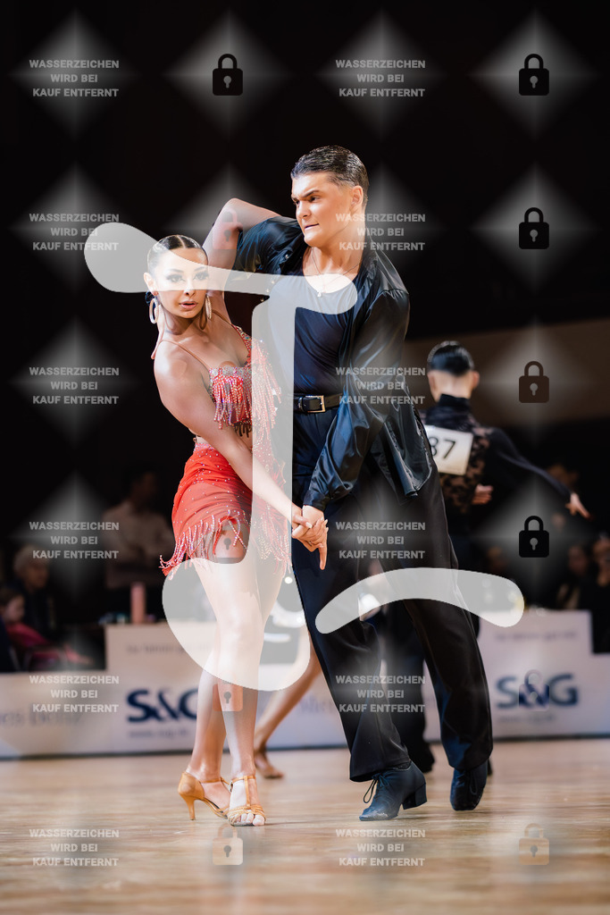 Goldstadtpokal 2025 - WDSF Open Latin Youth 10th (81) Riccardo Mitioglo _ Sara Cirrincione (Italy)-2025-01-25-8821 | Webshop for digital downloads and prints of dance sport, event & show photographer Julian Link - Realisiert mit Pictrs.com