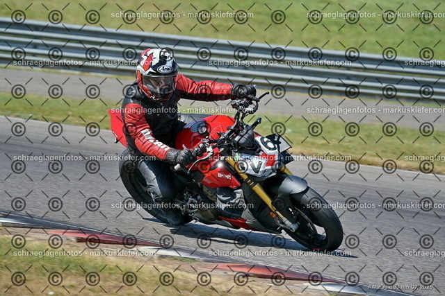 25bt04-0456 | markuskiefer.com - Realisiert mit Pictrs.com