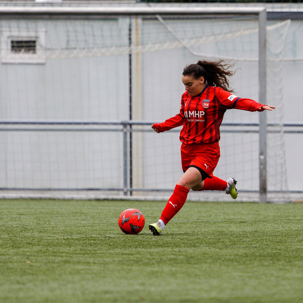 FCHHOH_251005_7869 | 1.FC Heidenheim 1846 II vs. SGM Hohenmemmingen/Sontheim, Fußball, Frauen, Bezirksliga, 2025/2026, 4. Spieltag, 05.10.2025 in Heidenheim, Kunstrasen b. Voith-Arena West(Foto: Michael Bulling) - Realisiert mit Pictrs.com