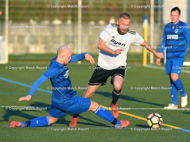 Fussball Kreisliga A3 | Fussball  Kreisliga A3 2021/2022    20.11.2021TSV Lustnau - SGM Talheim/OeschingenRuben Belzner (TSV Lustnau ,li) gegen Jochen Killmaier (SGM Talheim/Oeschingen,mitte)FOTO: ULMER PressebildagenturxxNOxMODELxRELEASExx
