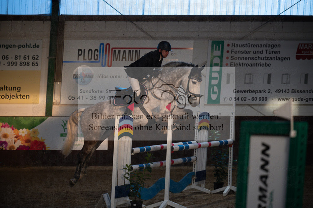 Hallenreittunier Voxtrup 2023 | Entdecke hochwertige Reitturnierfotos von Foto Oger. Professionell, emotional und authentisch – jetzt Lieblingsmomente im Shop bestellen.Deutschlandweite Turnierfotografie. - Realisiert mit Pictrs.com