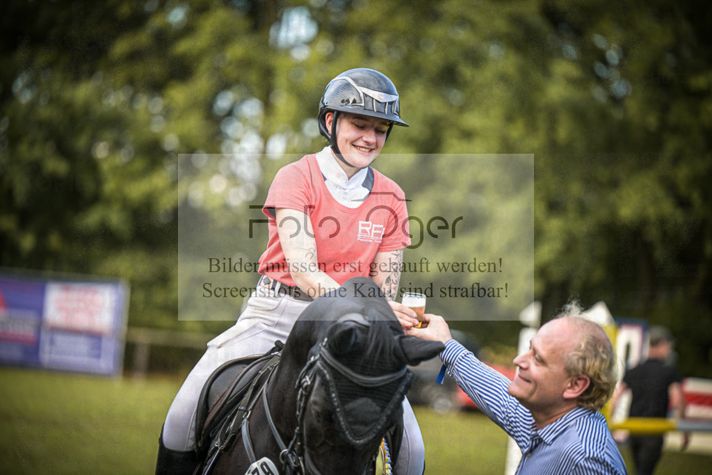 DOS_0118 | Entdecke hochwertige Reitturnierfotos von Foto Oger. Professionell, emotional und authentisch – jetzt Lieblingsmomente im Shop bestellen.Deutschlandweite Turnierfotografie. - Realisiert mit Pictrs.com