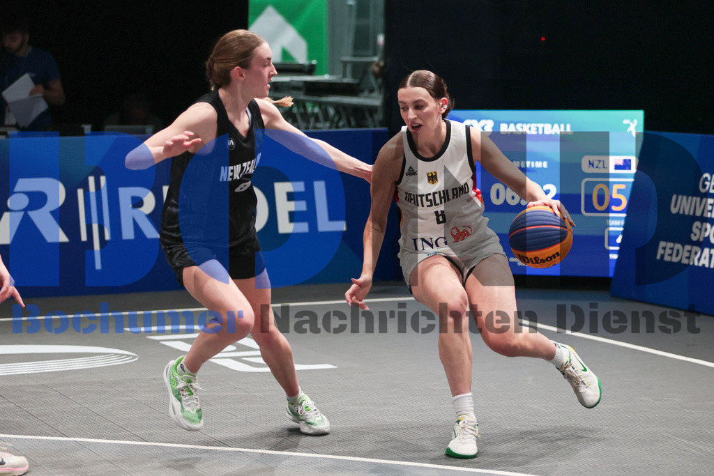 SES_TTG3X320250717-14 | bond - Realisiert mit Pictrs.com