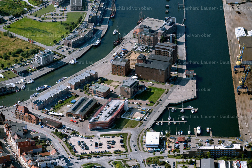 4062221 | WISMAR 08.09.2021 Hafen an der Meeres- Küste der Ostsee mit Alter Hafen und Wasserwanderrastplatz in Wismar im Bundesland Mecklenburg-Vorpommern, Deutschland. Weiterführende Informationen bei: Hansestadt Wismar. // Port on the seashore of the Ostsee with Alter Hafen and Wasserwanderrastplatz in Wismar in the state Mecklenburg - Western Pomerania, Germany. Further information at: Hansestadt Wismar. Foto: Gerhard Launer