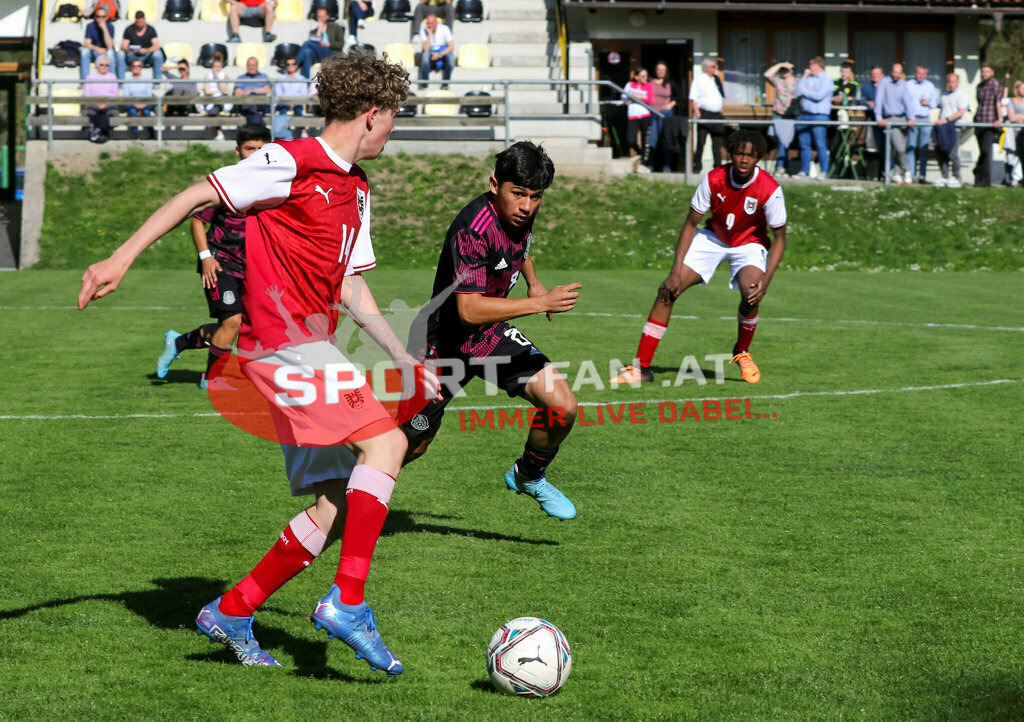 AUSTRIA U15 - MEXICO U15 | MARCEL STÖHR (Austria #14) Derek Garcia (Mexico #8) KENNETH ADEJENUGHURE (Austria #9) ; AUSTRIA U15 - MEXICO U15 am 29.04.2022 in Arnoldstein
(Sportplatz), AUSTRIA, (Photo by Ernst Krawagner sport-fan.at) - Realisiert mit Pictrs.com