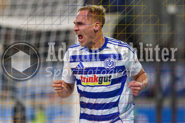 MSV Duisburg vs Rot-Weiss Essen - 3. Liga | Duisburg, Deutschland, 26.10.25:   Florian Krüger (MSV Duisburg) Torjubel, jubelt nach seinem Treffer zum 1:0 waehrend des Spiels der 3. Liga MSV Duisburg vs Rot-Weiss Essen in der schauinsland-reisen-arena(Foto von Brauer-Fotoagentur / Adrian Schlueter)
