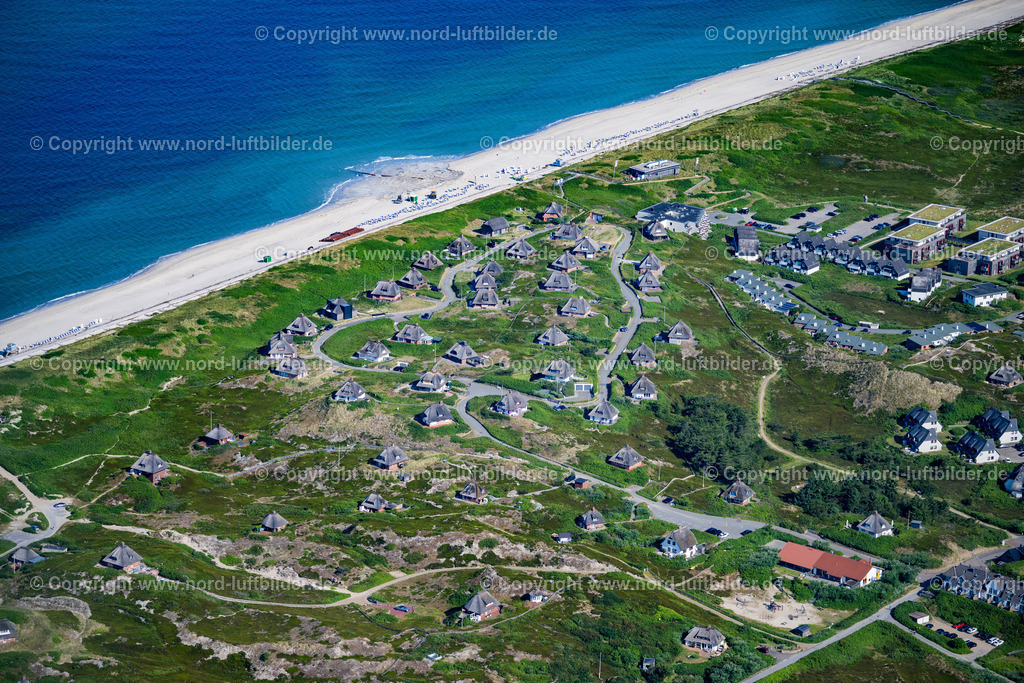Sylt_Hörnum_Nielsglaat_ELS_8952210625 | HöRNUM (SYLT) 13.06.2025 Gebäudekomplex eines als Ferienwohnungsanlage genutzten Mehrfamilien- Wohnhauses Hapimag Resort in Hörnum (Sylt) auf der Insel Sylt im Bundesland Schleswig-Holstein, Deutschland. Weiterführende Informationen bei: Hapimag AG. // Building of an apartment building used as an apartment complex Hapimag Resort in Hoernum (Sylt) on Island Sylt in the state Schleswig-Holstein, Germany. Further information at: Hapimag AG. Foto: Martin Elsen