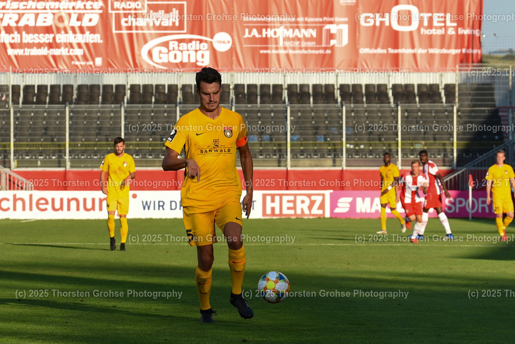 Fussball, 3. Liga, Wuerzburg Kickers vs. SG Sonnenhof Grossaspach, 30.07.2019 | Fussball, 3. Liga, Wuerzburg Kickers vs. SG Sonnenhof Grossaspach, 30.07.2019; in der Flyeralarm ARENA in Wuerzburg, (Deutschland)

Bild:  Julian Leist 5 (SG Sonnenhof Grossaspach)

DFL REGULATIONS PROHIBIT ANY USE OF PHOTOGRAPHS as IMAGE SEQUENCES and/or QUASI-VIDEO. - Realisiert mit Pictrs.com
