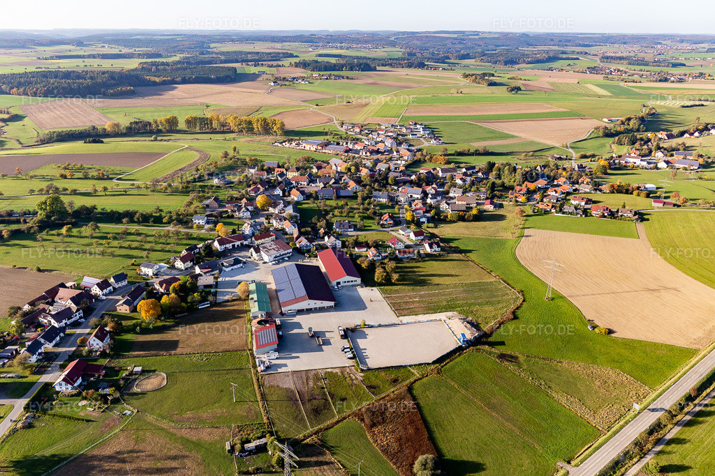 Luftbild: Dorfansicht von Süden mit Karl Schmid im Ortsteil Boll in Sauldorf im Bundesland Baden-Württemberg in Deutschland. Foto: IMG_119429.jpg vom 14.10.2019 durch Werner Riehm/FLY-FOTO.deWWW.ADRIANSCHMID.DE