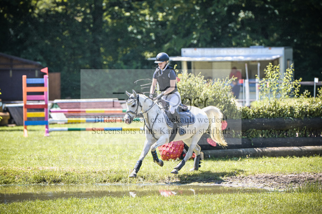 DOS_6190 | Entdecke hochwertige Reitturnierfotos von Foto Oger. Professionell, emotional und authentisch – jetzt Lieblingsmomente im Shop bestellen.Deutschlandweite Turnierfotografie. - Realisiert mit Pictrs.com