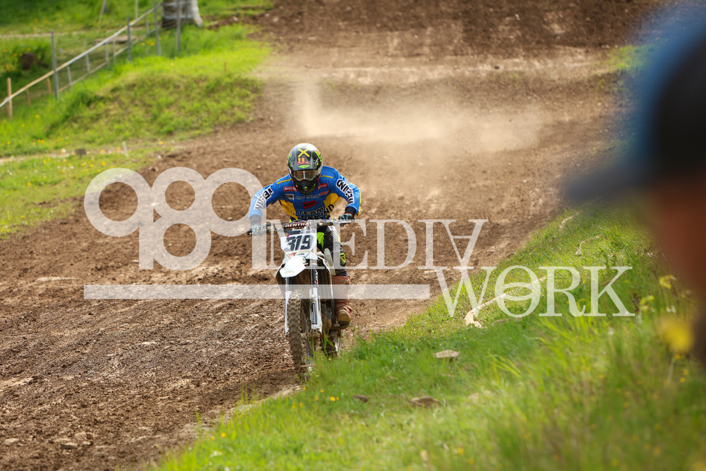 5E6A9554 | 989 MEDIAWORK