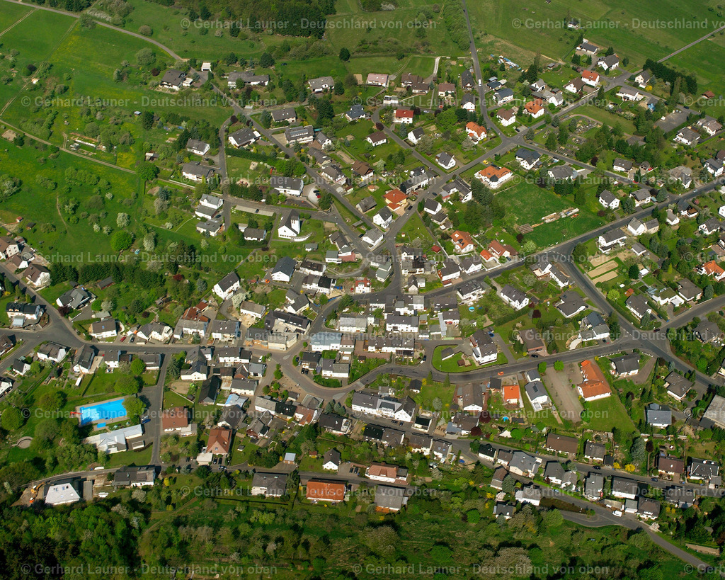 2610040 | FLAMMERSBACH 09.06.2006 Ortsansicht am Rande von landwirtschaftlichen Feldern und Nutzflächen  in Flammersbach im Bundesland Hessen, Deutschland // Village view on the edge of agricultural fields and land  in Flammersbach in the state Hesse, Germany Foto: Gerhard Launer