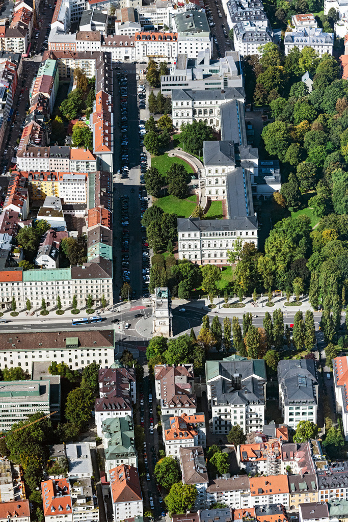 dr__0093030.jpg | MüNCHEN 01.10.2021 Gebäude der Akademie der Bildenden Künste München im Bundesland Bayern. Die auch als Kunstakademie bekannte Kunsthochschule liegt an der Akademiestraße im Ortsteil Maxvorstadt. // Building complex of the university Kunstakademie in Munich in the state Bavaria. Foto: Daniel Reiter