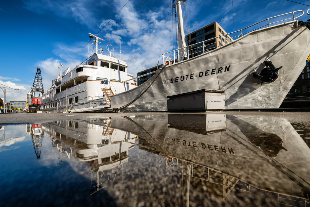 10250111 - Seute Deern im Sandtorhafen | Die Seute Deern im Sandtorhafen in der Hafencity.
