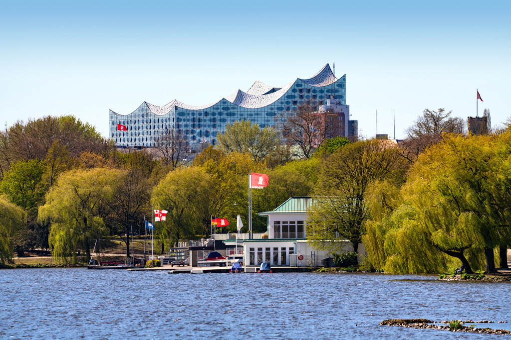 hamburg alster ruderclub und elbphilharmonie bild auf leinwand acrylglas | Kaufen Sie Hamburg Bilder und Hamburg Fotos auf Leinwand, Acrylglas, Alu-Dibond, oder als Poster in Hamburgs großer Onlinegalerie. Elbphilharmonie Bilder, Hamburger Hafen, Speicherstadt, Alster und viel mehr.