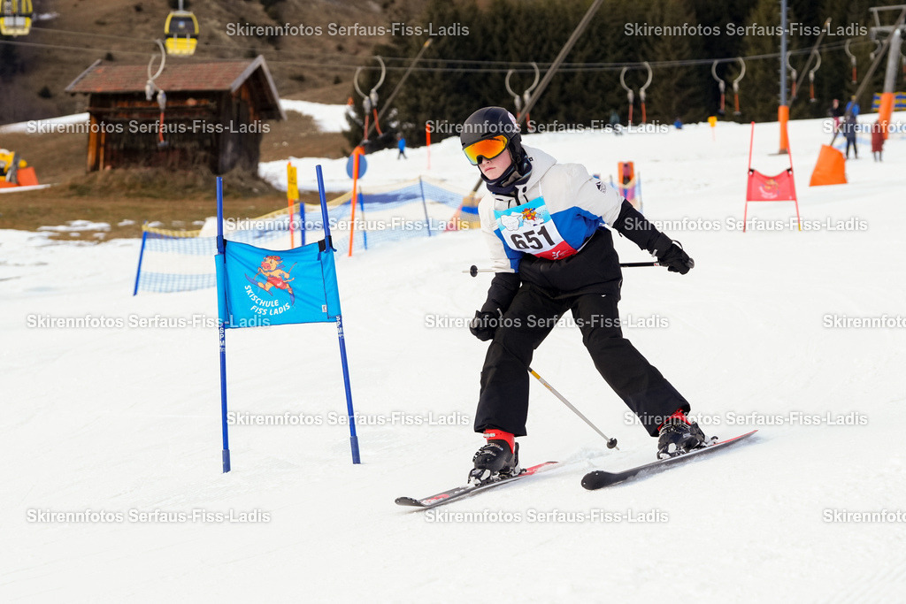 SRF_02.01.2026_1152 | Skirennfotos,Serfaus,Fiss,Ladis,Kinderskirennen,Winter,Tirol,Oberland,skirace,SFL,feelfree,weil wir's genießen,ski,Ski,skifahren,Sonnenplateau, - Realisiert mit Pictrs.com