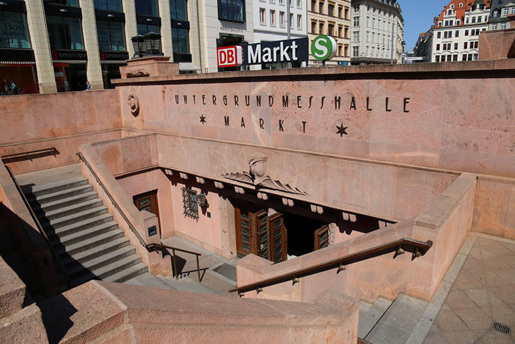 City-Tunnel Leipzig - Station Markt - Portal des früheren Untergrundmessehauses | Das Team hinter BILDLEXIKON LEIPZIG bündelt historische wie aktuelle Informationen über die Stadt Leipzig in Text und Bild auf einer Plattform und stellt diese der interessierten Öffentlichkeit zur Verfügung.
