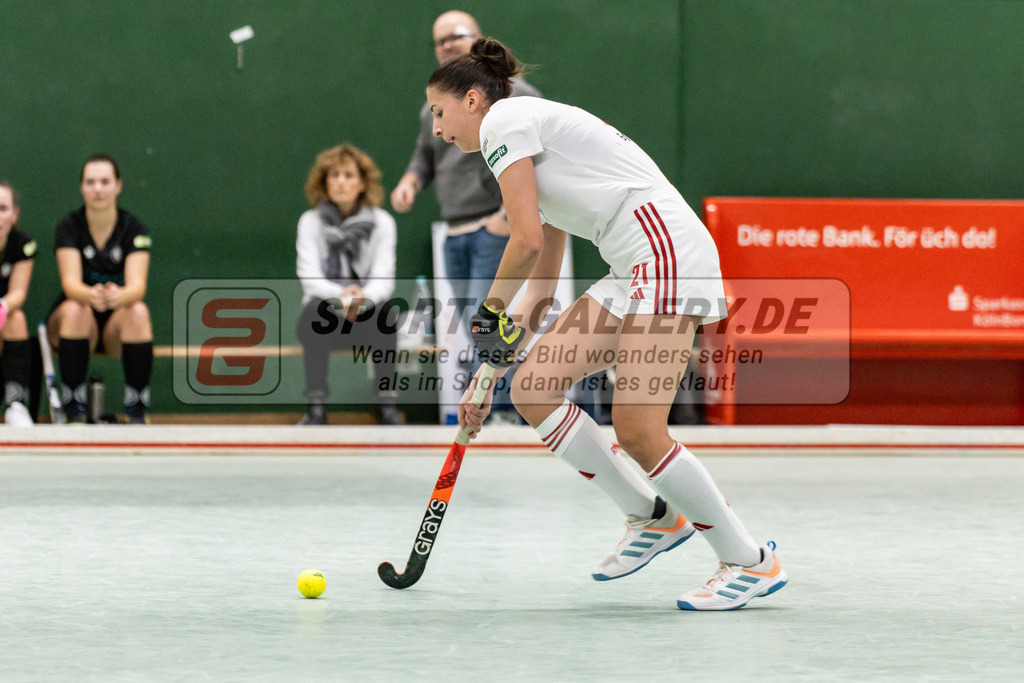 SFE_20250112_0064 | Köln, Deutschland, 12.01.2025:  ßHockey 1. Bundesliga Damen Rot-Weiss Köln - Schwarz-Weiß Köln im KTHC Stadion Rot-Weiss Köln Tennis and Hockey Club am 12.01.2025 in Köln, Deutschland. (Foto von Stephan Fehrmann)Köln, Germany, 12.01.2025: ßHockey 1. Bundesliga Damen Rot-Weiss Köln - Schwarz-Weiß Köln in KTHC Stadion Rot-Weiss Köln Tennis and Hockey Club at 12.01.2025 in Köln, Deutschland. (Foto from Stephan Fehrmann)