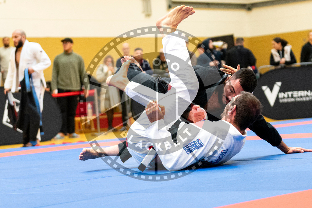 20231118PBB10497 | Fighters compete during the AJP Tour 600 Frankfurt Championship in Frankfurt/Main, Germany, on November 18, 2023.