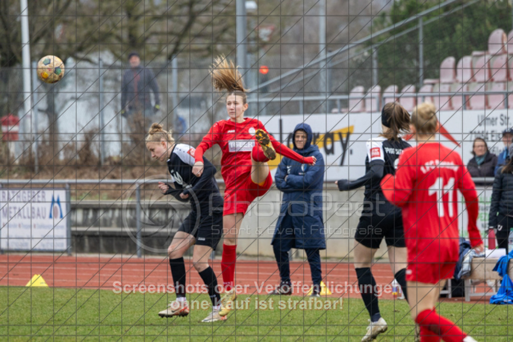 20250316_140611_0454 | #,1.FC Donzdorf (rot) vs. SpVgg Gröningen-Satteldorf (schwarz), Fussball, Frauen-Verbandsliga Württemberg, 13. Spieltag, Saison 2024/2025, Rasenplatz Lautertal Stadion, Süßener Straße 16, 73072 Donzdorf, 16.03.2025 - 13:00 Uhr,Foto: PhotoPeet-Sportfotografie/Peter Harich