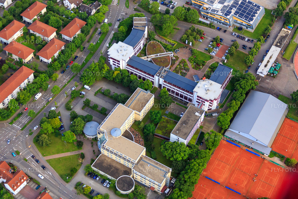 Luftbild: Multiring mit Hotel NH Weinheim, Diakonisches Werk in Weinheim im Bundesland Baden-Württemberg in Deutschland. – Foto: IMG_090699.jpg vom 04.07.2016 durch Werner Riehm/FLY-FOTO.de – Auflösung des Originals: 5472 x 3648 px – WWW.NH-HOTELS.COM – WWW.DW-RN.DE
