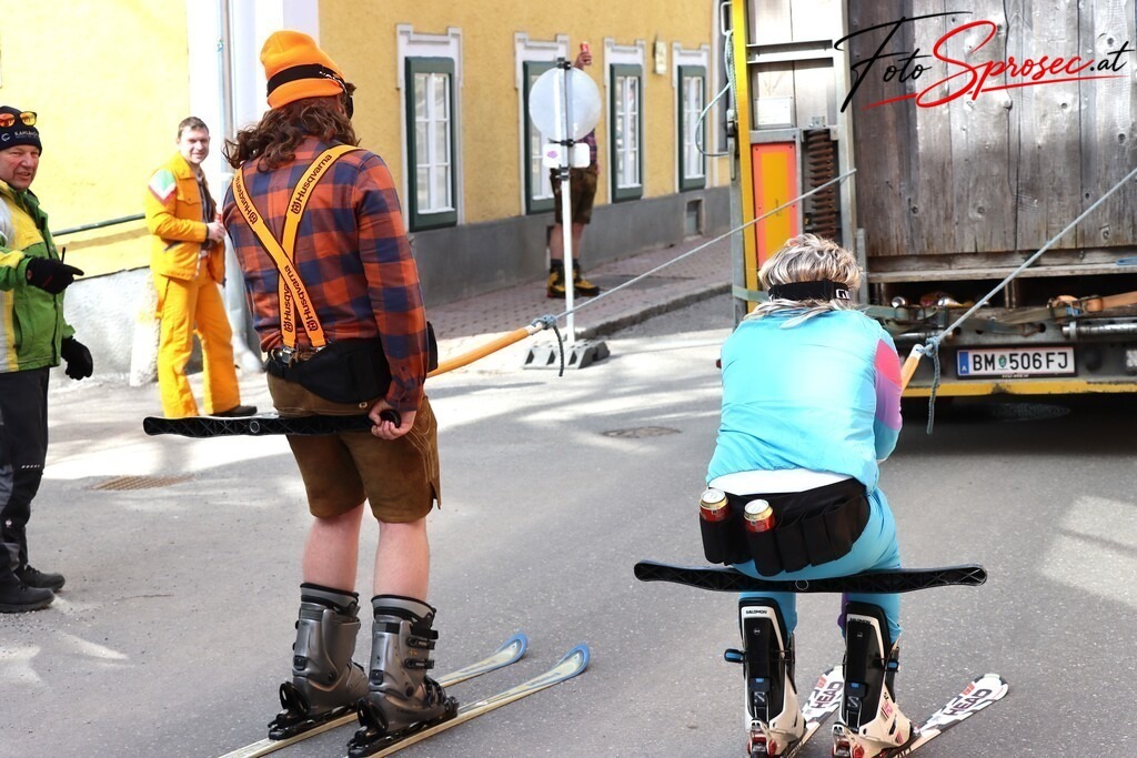 fasching-mariazell2025 (21) | Mit meiner Kamera halte ich besondere Augenblicke, faszinierende Landschaften und interessante Details fest. Dabei entstehen ganz unterschiedliche Aufnahmen – von stimmungsvollen Landschaftsfotografien und beeindruckenden Drohnenaufnahmen über Pressefotos - Realisiert mit Pictrs.com