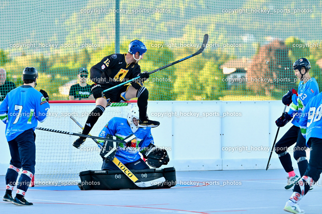 VAS Ballhockey Villach vs. ASKÖ Villach Ballhockey | #7 Urbanek Martin SV ASKÖ Ballhockey, #12 Duricky Jan VAS Ballhockey Villach, #35 Lepuschitz Leo SV ASKÖ Ballhockey, VAS Ballhockey Villach vs. ASKÖ Villach Ballhockey , VAS Ballhockey Villach vs. ASKÖ Villach Ballhockey  am 13.05.2026 in Villach (Alpen Arena ), Austria, (Photo by Bernd Stefan)