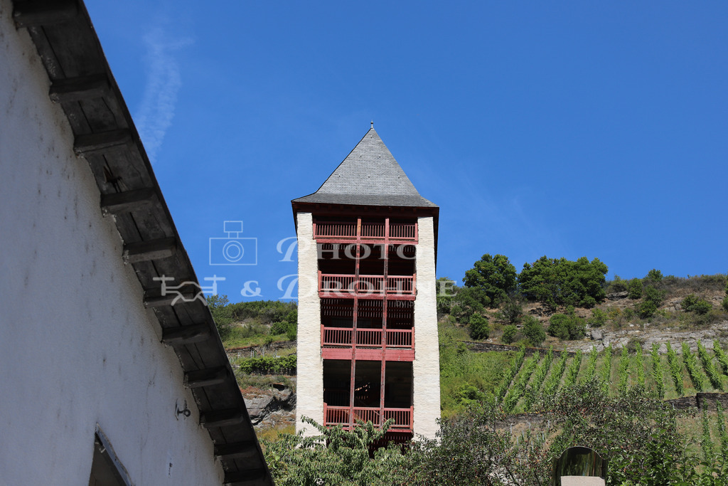 Bacharach-9585 | Der Postenturm ist einer der erhaltenen Wehrtürme in Bacharach am Rhein. Er ist gut restauriert und saniert und kann bestiegen werden. - Realisiert mit Pictrs.com