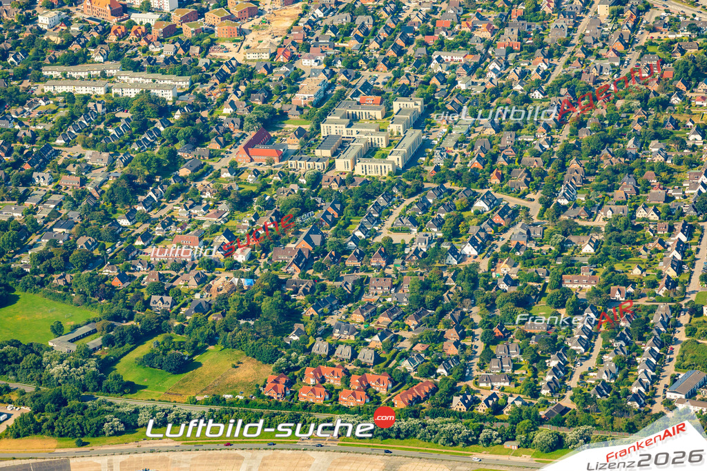 Schrägluftbild  Westerland  Sylt - Das Luftbild wurde 2025 vom UL-Flugzeug heraus erstellt (ohne Drohne- keine Drohnenaufnahme ) - Hochauflösende Luftaufnahme -Nicht vergleichbar mit Google Maps oder Satelittenbilder- Die Geschenkidee !Mit Lizenz und Bildrechte bestellbar