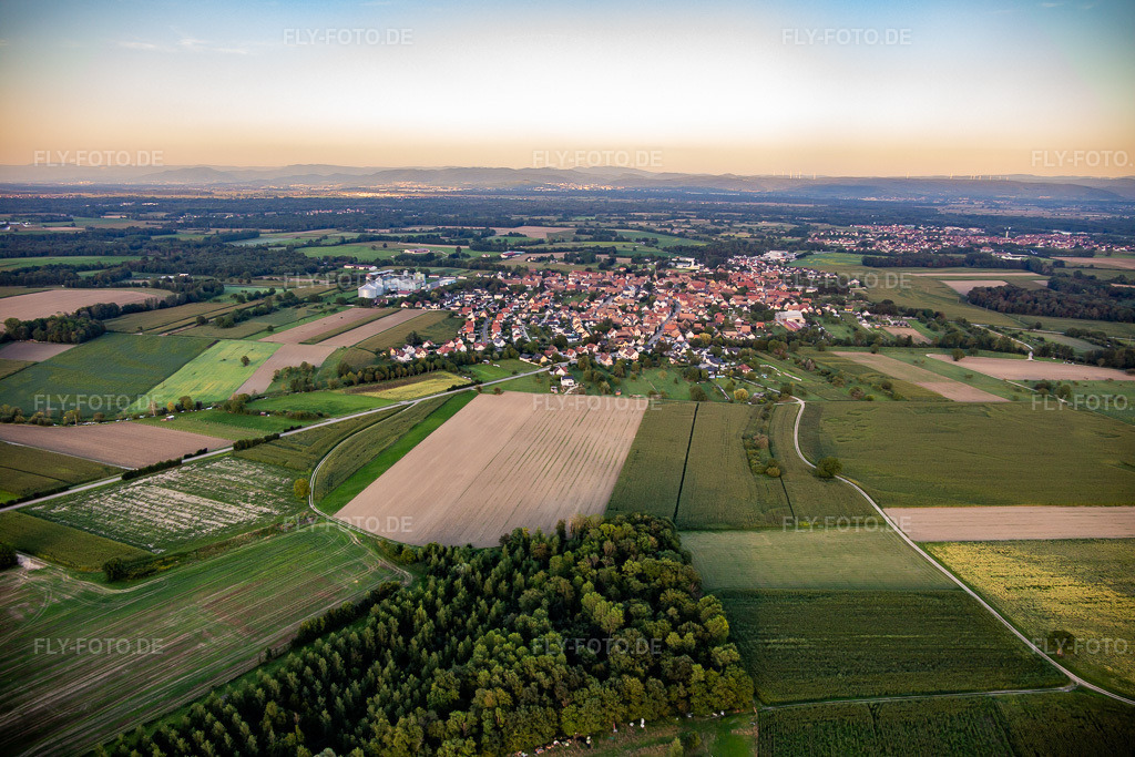 Luftbild: Ortsansicht von Osten in Rossfeld im Bundesland Bas-Rhin in Frankreich. Foto: IMG_137923.jpg vom 18.08.2023 durch Werner Riehm/FLY-FOTO.de