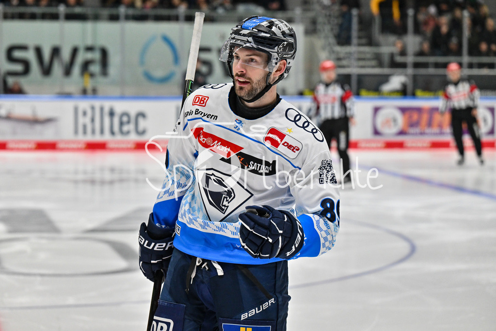 Augsburger Panther - ERC Ingolstadt | Jubel der Gaeste nach dem Treffer zum 1-3 druch Austen KEATING (ERC Ingolstadt #89)  Freude / Happy / Tor / Torschuetze / DEL: Augsburger Panther - ERC Ingolstadt, Curt Frenzel Stadion am 26.01.2025