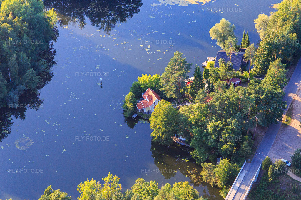 Luftbild: Ferienvillen Am Prüßsee in Güster im Bundesland Schleswig-Holstein in Deutschland. Foto: IMG_110502.jpg vom 21.08.2018 durch Werner Riehm/FLY-FOTO.de