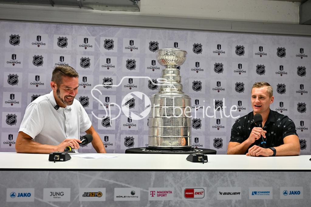 Cup Day | Nico Sturm präsentiert in Augsburg den Stanley Cup, den er bereits zum zweiten mal gewinnen konnte / Hier im Interview mit Alex KUNZ